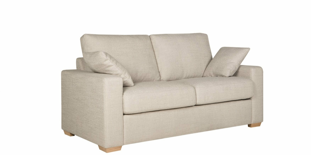 Canapé deux places beige chic avec coussins moelleux sur fond blanc immaculé, évoquant une touche d'élégance parisienne. Canape Paris by Atelier Bis