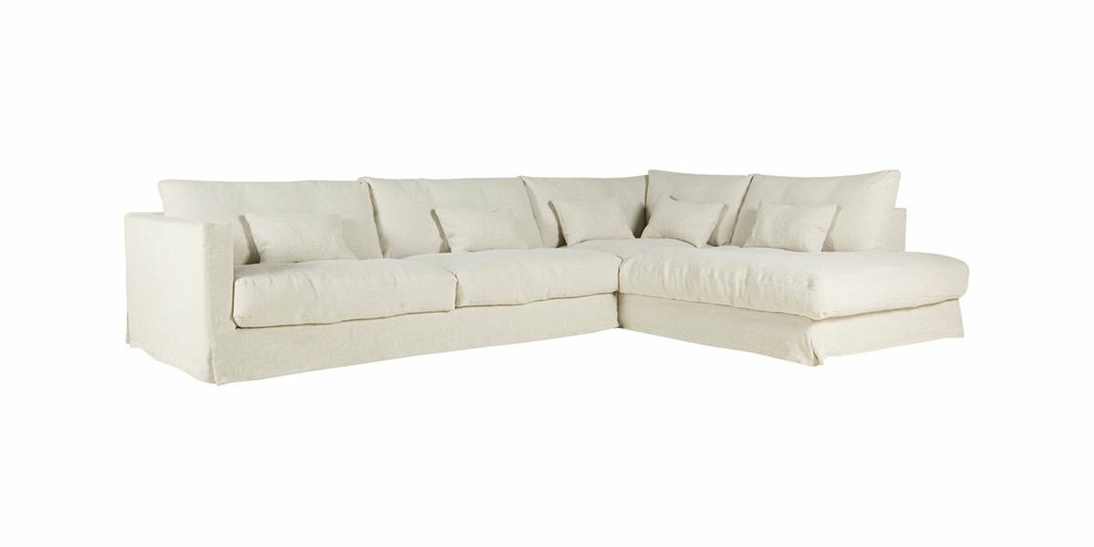 Canapé sectionnel blanc en L avec assises et dossiers rembourrés, offrant un design minimaliste qui respire l'élégance parisienne. Canape Paris by Atelier Bis