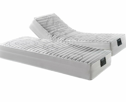 Deux matelas simples réglables ; l'un est plat et l'autre est surélevé à un angle incliné, comme un canapé parisien, parfait pour ceux qui apprécient le style sans le prix. Canape Paris by Atelier Bis