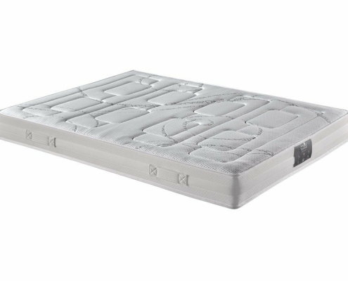 Un matelas blanc matelassé aux motifs géométriques sur fond blanc uni, rappelant l'élégance d'un canapé parisien. Canape Paris by Atelier Bis