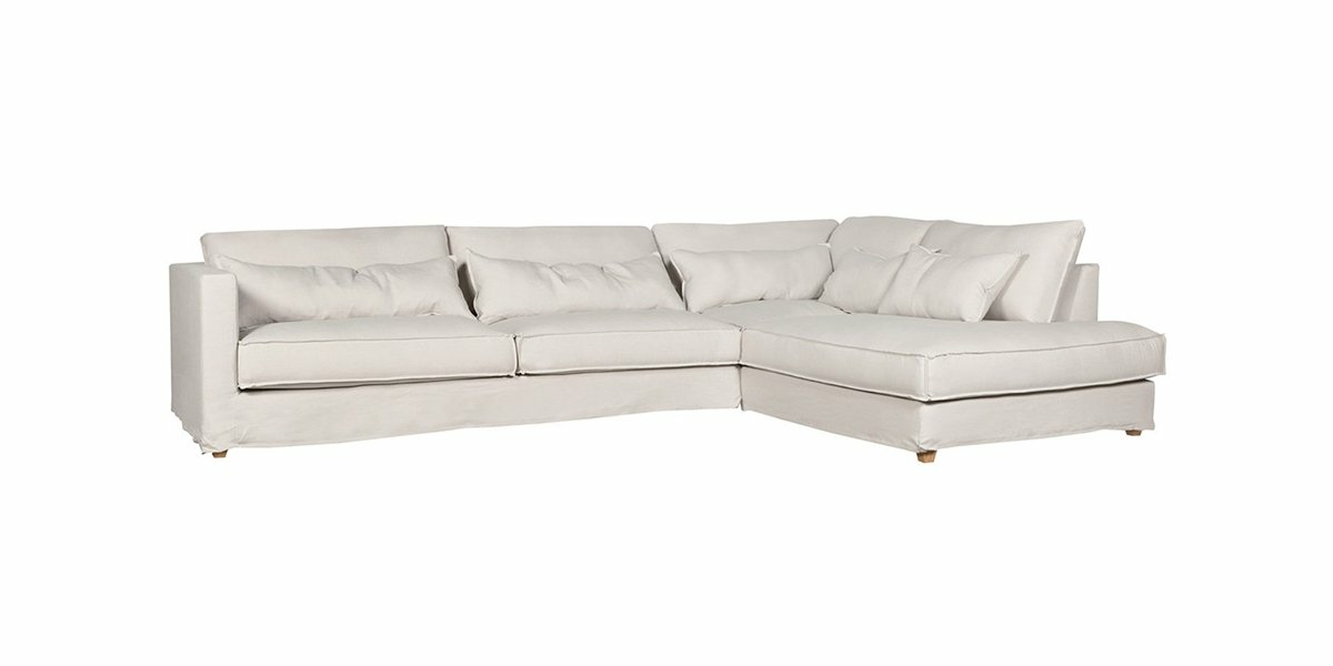 Découvrez le parfait équilibre entre prix et qualité avec ce canapé d'angle blanc en L, doté de coussins moelleux qui promettent confort et élégance. Idéal pour un appartement parisien chic, il se détache gracieusement sur un fond blanc uni. Canape Paris by Atelier Bis