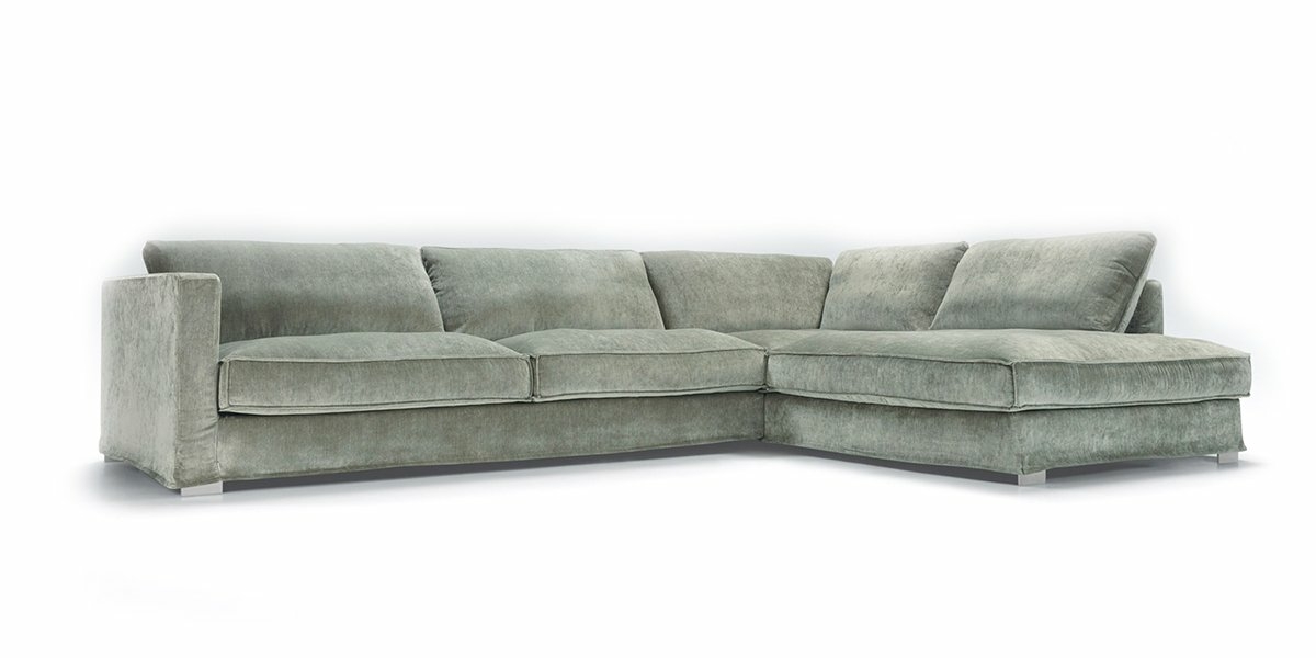 Canapé vert en L avec coussins moelleux sur fond blanc, offrant une excellente qualité. Canape Paris by Atelier Bis