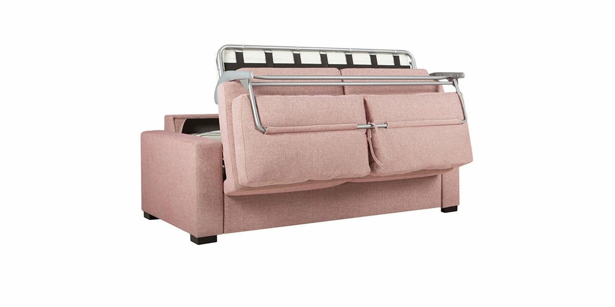 Découvrez l'élégance d'un canapé convertible rose, se transformant en un lit en toute transparence, rappelant le style parisien chic. Ce canapé incarne la sophistication sous tous les angles, offrant un luxe fonctionnel à son meilleur. Parfait pour tout espace de vie moderne où le style rencontre la commodité. Canape Paris by Atelier Bis