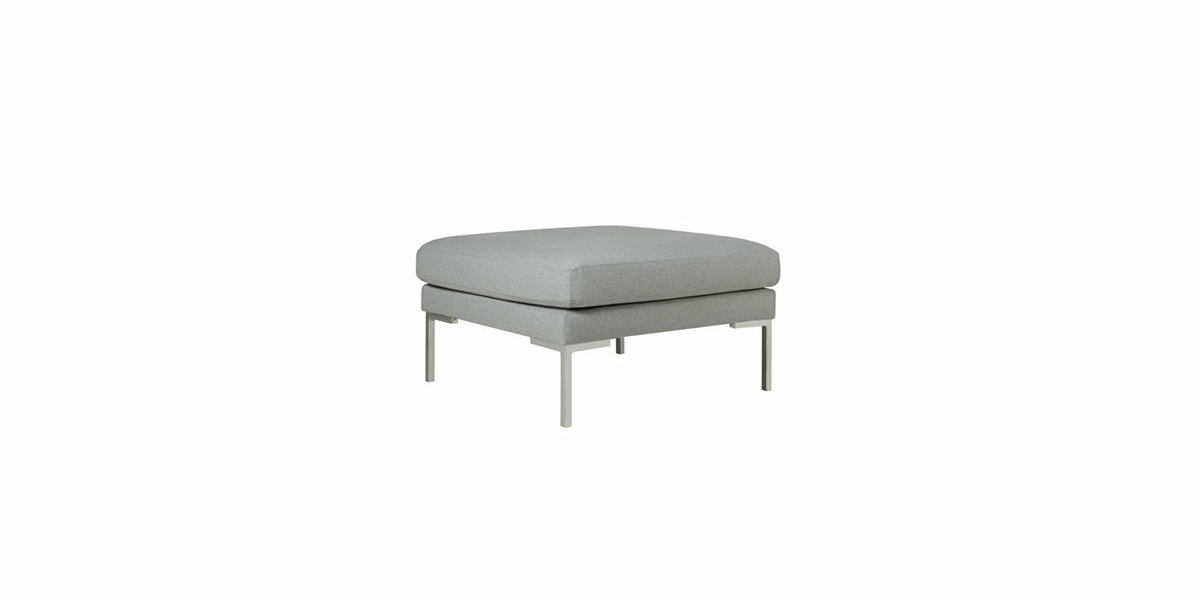 Découvrez l'essence de Paris avec ce pouf carré gris moderne. Doté d'un design minimaliste et de pieds en métal, il apporte une touche de qualité française à n'importe quel espace, faisant de votre maison un showroom haut de gamme. Canape Paris by Atelier Bis