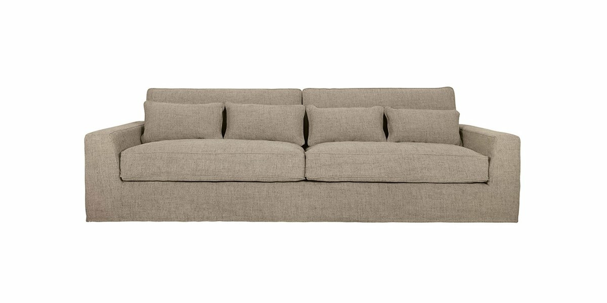 Canapé en tissu beige avec trois coussins d'assise et de dossier, élégamment présenté comme dans une salle d'exposition immaculée sur un fond blanc uni. Canape Paris by Atelier Bis