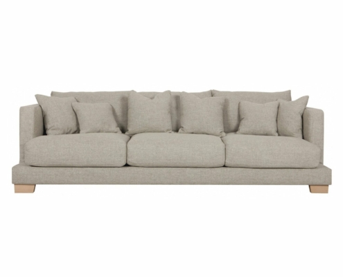 Un canapé gris moderne avec plusieurs coussins assortis sur un fond clair, présentant un design de qualité showroom. Canape Paris by Atelier Bis