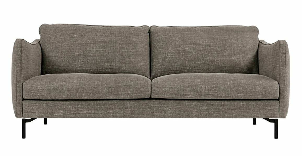 Découvrez l'élégance de notre canapé rembourré gris, doté de deux coussins d'assise moelleux et de pieds en métal noir élégants. Parfaitement conçue pour la qualité, cette pièce est un incontournable dans notre salle d'exposition. Canape Paris by Atelier Bis