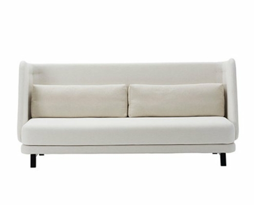 Découvrez l'élégance parisienne avec un canapé blanc moderne, doté de deux coussins rectangulaires couleur crème et de pieds noirs élégants. Cette pièce offre une qualité inégalée, sur fond blanc uni pour une sophistication intemporelle. Canape Paris by Atelier Bis