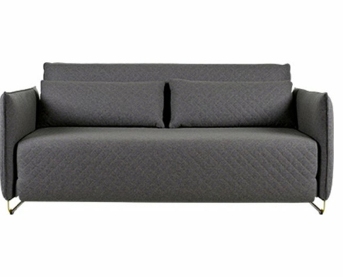 Un canapé moderne gris foncé avec un motif matelassé et deux coussins de dossier est présenté en qualité showroom, vu de face sur fond blanc. Canape Paris by Atelier Bis