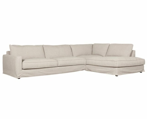 Canapé sectionnel en L beige avec coussins sur fond blanc, offrant une touche d'élégance parisienne. Canape Paris by Atelier Bis