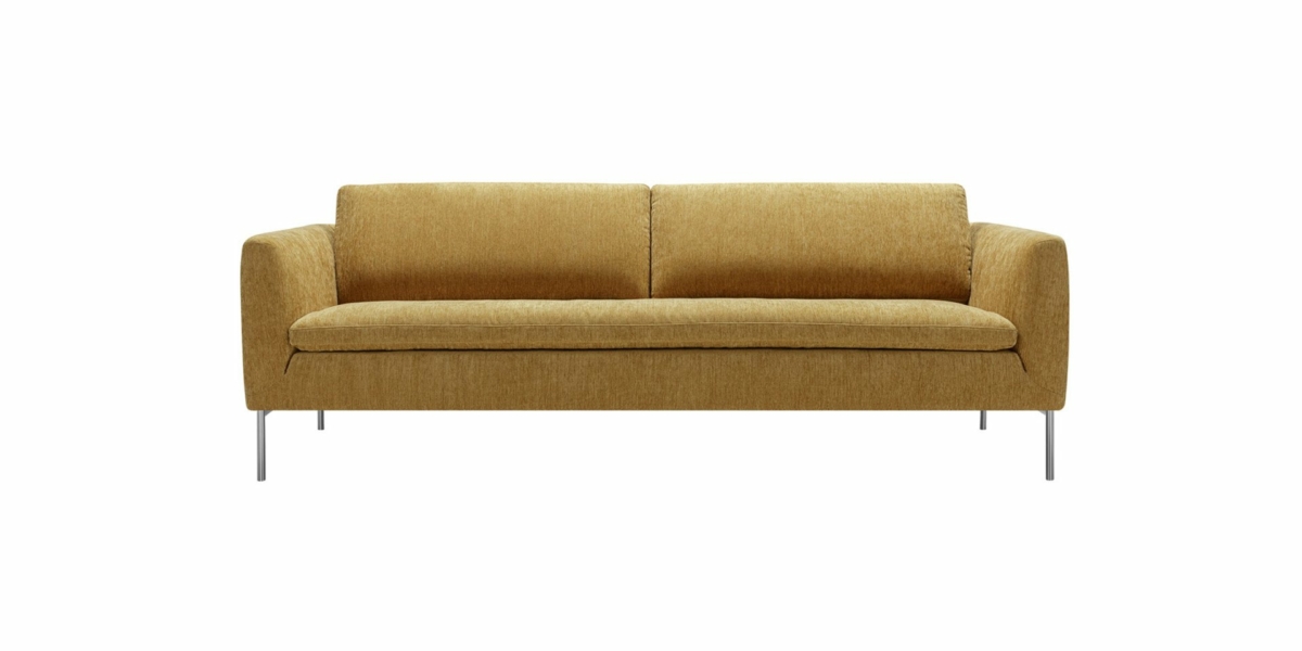 Canapé moderne jaune au design épuré et pieds en métal sur fond blanc, offrant à la fois style et qualité. Canape Paris by Atelier Bis