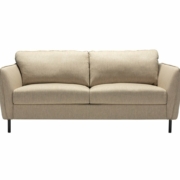 Un canapé deux places beige aux pieds noirs, doté de coussins moelleux et d'un design minimaliste rappelant l'élégance parisienne. Canape Paris by Atelier Bis
