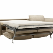 Canapé chic beige avec matelas partiellement déplié, pieds en bois et coussins carrés. Idéal pour un salon d'inspiration parisienne sans casser la gamme de prix. Canape Paris by Atelier Bis