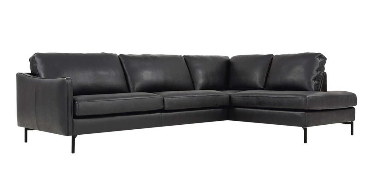 Découvrez le canapé sectionnel en L en cuir noir, doté de pieds en métal épurés et d'une qualité exceptionnelle. Disponible dès maintenant dans notre showroom à un prix irrésistible, il allie parfaitement style et confort. Canape Paris by Atelier Bis