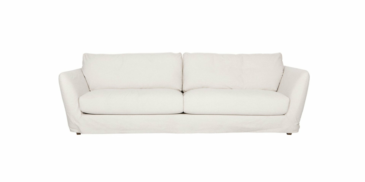 Un canapé trois places blanc et moderne avec dossier et accoudoirs rembourrés, rappelant l'élégance parisienne, sur un fond blanc simple. Canape Paris by Atelier Bis