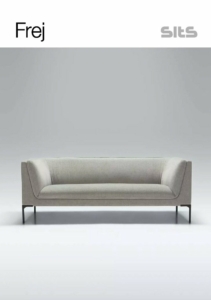 Canapé minimaliste gris aux pieds noirs élancés, posé sur un fond uni rappelant un showroom parisien. Canape Paris by Atelier Bis