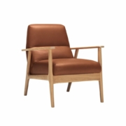 Découvrez le mélange parfait de qualité et de style avec ce fauteuil en bois moderne, doté d'un revêtement luxueux en cuir marron. Le design minimaliste rivalise avec n'importe quel canapé en termes d'élégance et de confort. Canape Paris by Atelier Bis