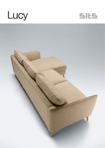 Canapé d'angle beige avec pieds en bois sur fond gris clair, présenté dans notre showroom, étiqueté « Lucy » et « assis ». Canape Paris by Atelier Bis