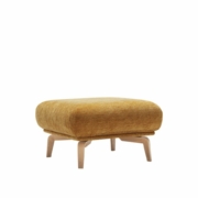 Un pouf rembourré jaune moutarde avec des pieds en bois clair se dresse élégamment sur un fond blanc, ajoutant une touche de chic de showroom parisien à n'importe quelle pièce. Canape Paris by Atelier Bis