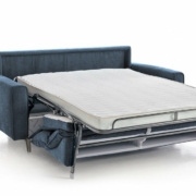 Un canapé en tissu bleu chic avec un matelas gigogne, présenté avec brio dans un showroom parisien ensoleillé. Canape Paris by Atelier Bis