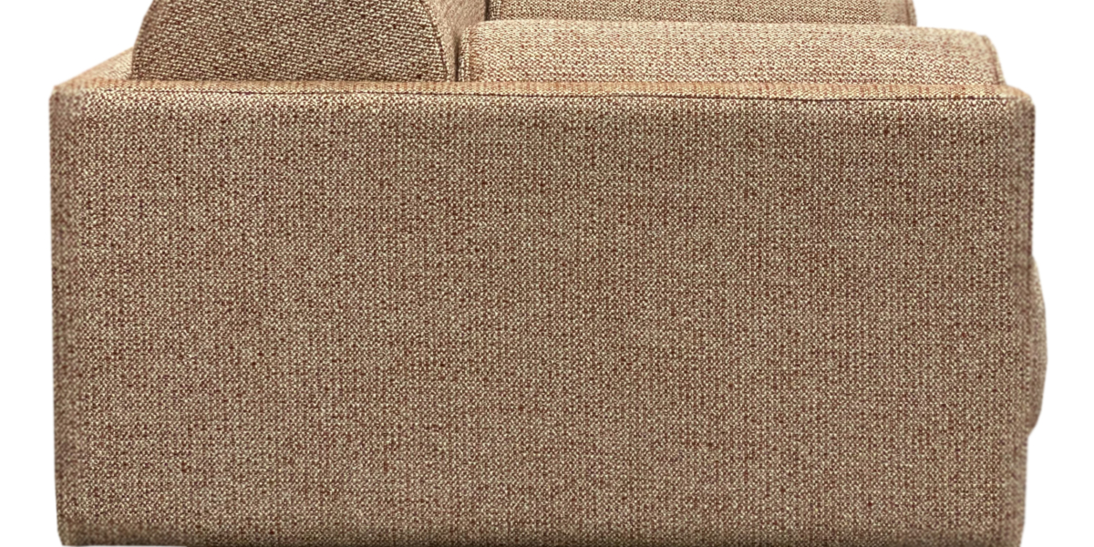 Vue latérale d'un canapé beige moderne avec des accoudoirs moelleux et un design minimaliste, parfait pour ajouter une touche d'élégance parisienne à n'importe quelle pièce. Canape Paris by Atelier Bis