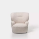 Un fauteuil moelleux, blanc et texturé, au design arrondi, dégage un air d'élégance parisienne, positionné sur un fond blanc uni. Canape Paris by Atelier Bis