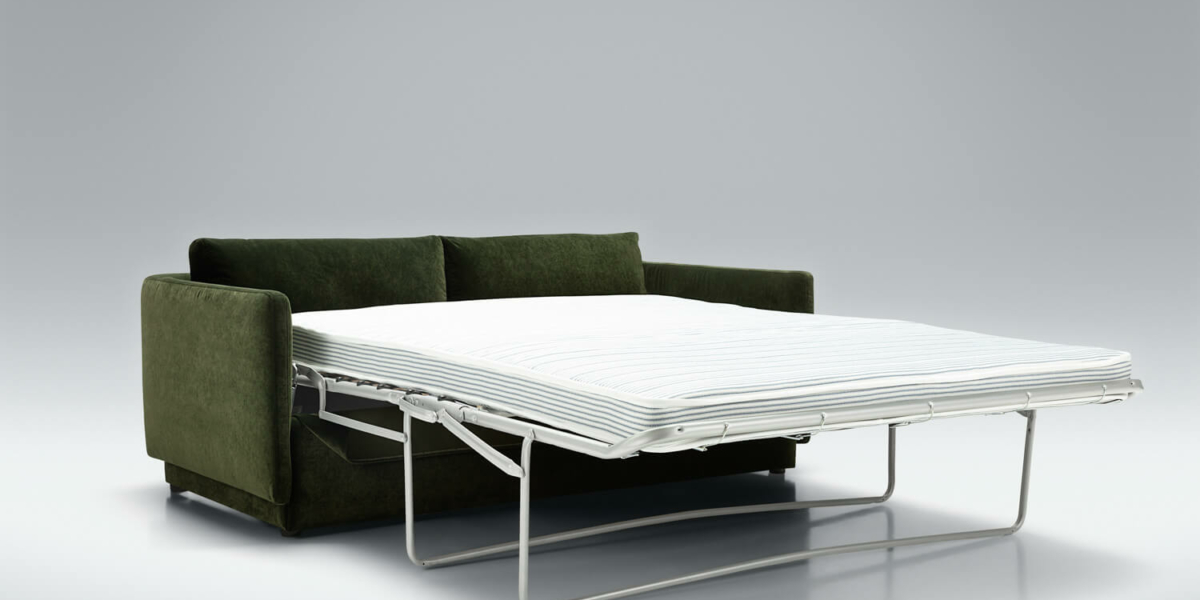 Canapé convertible en lit Colin en vert dans un salon contemporain avec des touches de couleur vive Le canapé Colin en vert est le point focal d'un salon contemporain, rehaussé par des touches de couleur vive pour une ambiance dynamique et moderne.