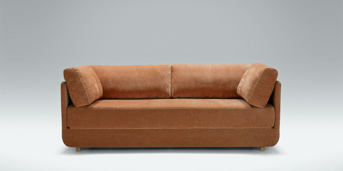 Canapé convertible en lit Stina en cuir marron foncé dans un salon à la décoration minimaliste Ce Stina en cuir marron foncé est le point focal d'un salon à la décoration minimaliste, ajoutant à la fois fonctionnalité et style à l'espace.