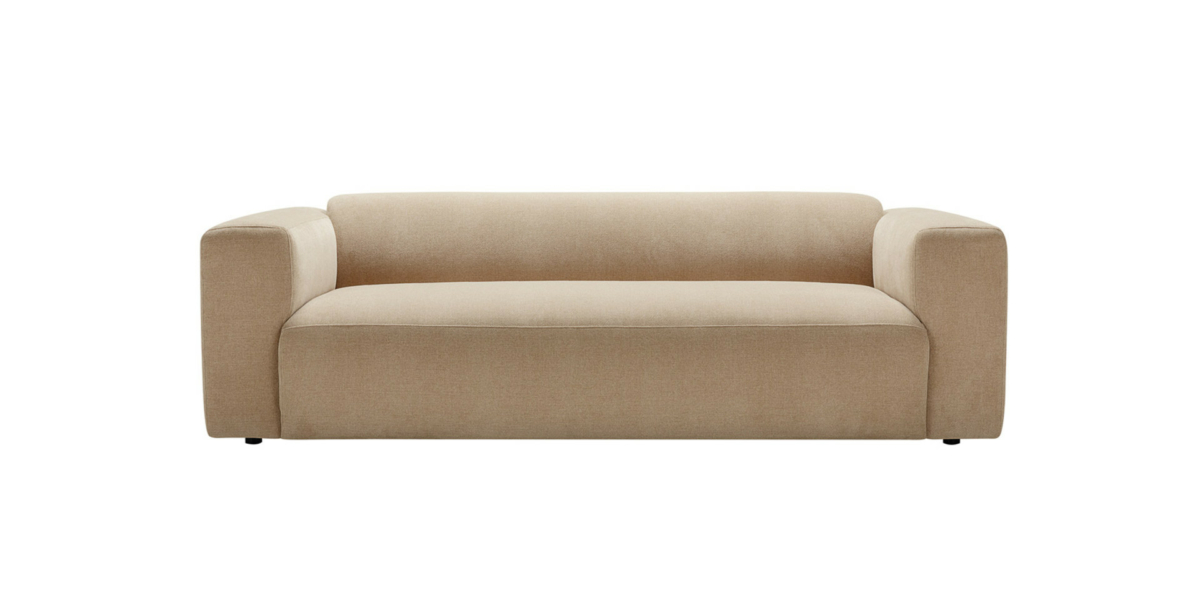 ANNIE_technical_3seater_stipa_2_beige_1_0 Canapé beige, moderne, avec de larges accoudoirs et un design minimaliste sur fond blanc, offrant une qualité exceptionnelle. Canape Paris by Atelier Bis